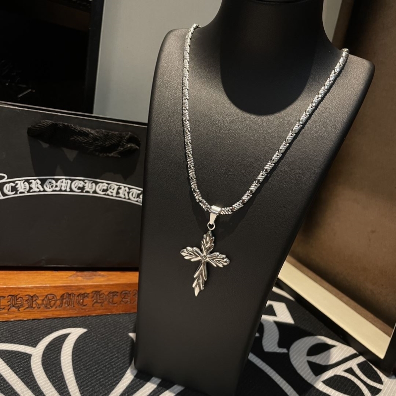 Ch*0me He**ts necklaces